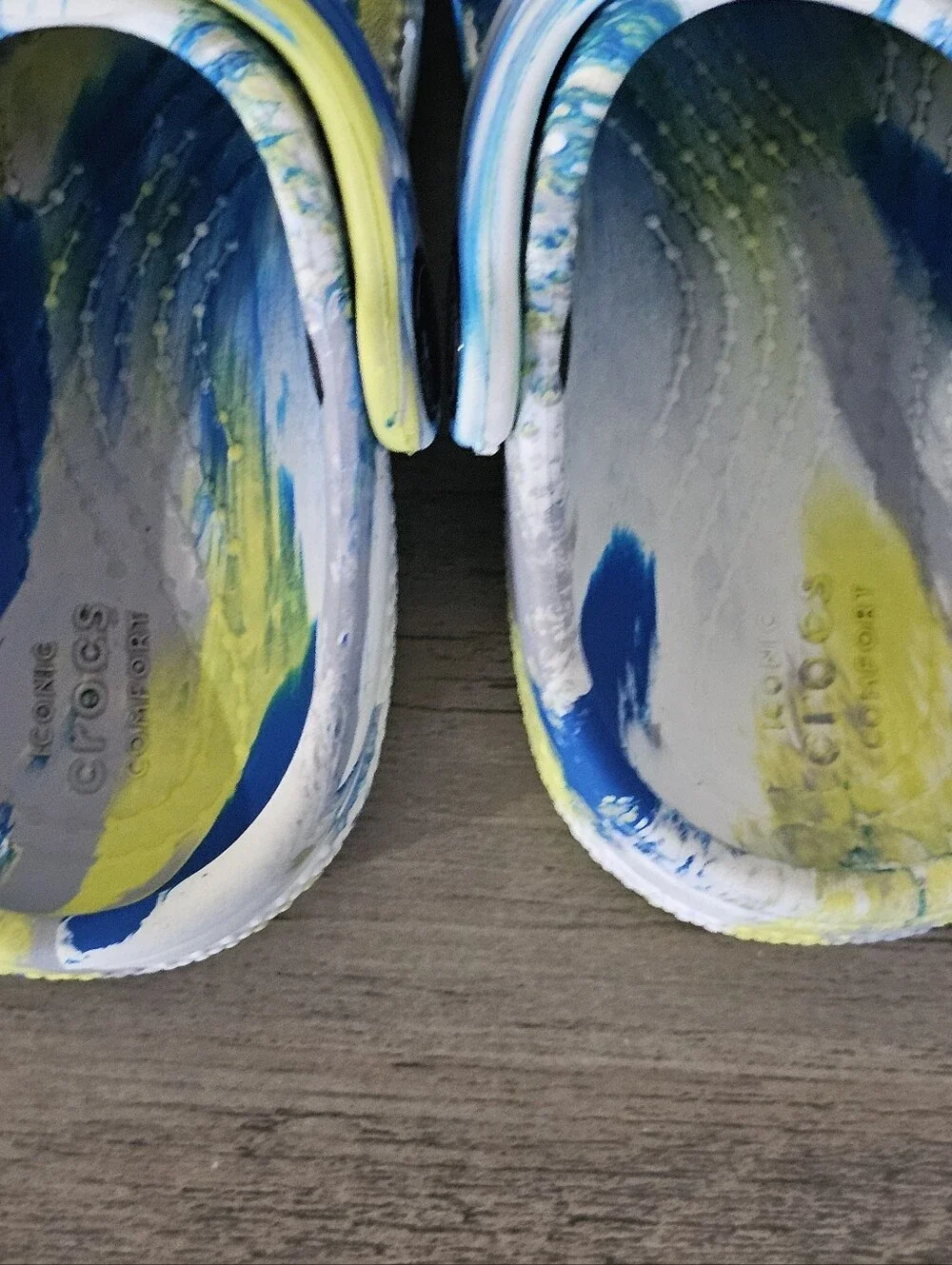 CROCS Kids Blue, Yellow & White Batman Charm Tie-Dye Clogs Baby Infant 6